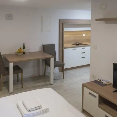 Elegant Studio On The Prime Location Apartman