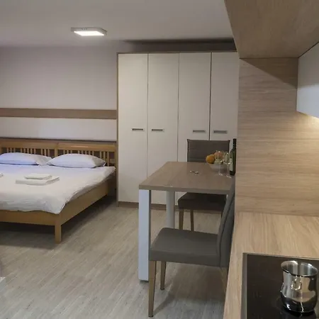 Elegant Studio On The Prime Location *